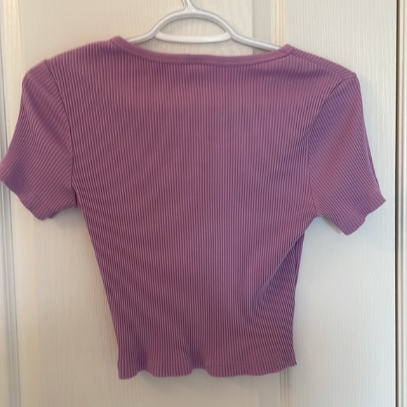 LILAC UNIQLO CROPPED TOP - Picture 2 of 3